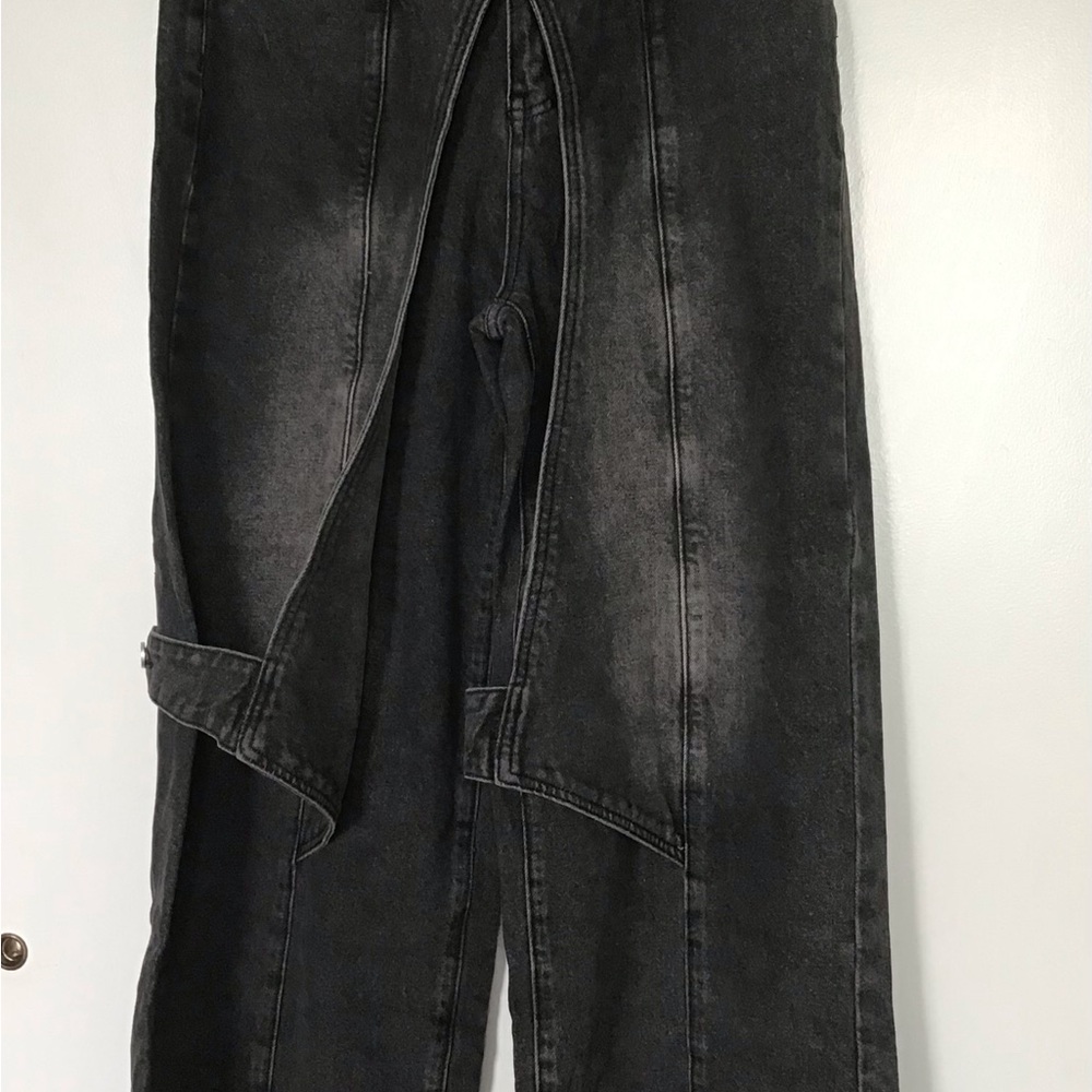 Black Relaxed Fit Jeans with Smooth Finish